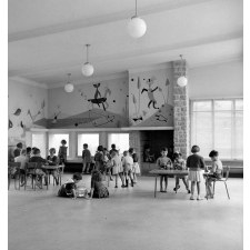 Groupe scolaire du Vigenal à Limoges : école maternelle, salle de jeux
