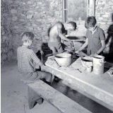 Jeunesse au plein air : colonie de Saumanes, la poterie
