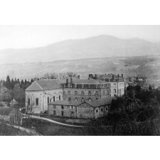 Institution St Pierre. Courpière. Puy-de-Dôme. Ancien Collège de Billom. Fondé en 1556.