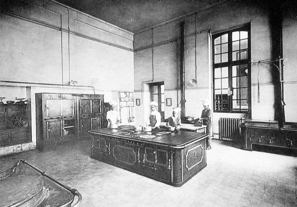 Ecole Nationale Professionnelle Jean Dupuy - Tarbes. 1928-1929. Industrie-Commerce-Hôtellerie.