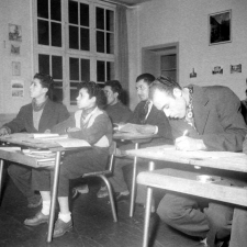 Cours de perfectionnement pour Nord-Africains : l'apprentissage du français