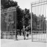 Vie étudiante à Paris : jardins du Luxembourg, étudiants