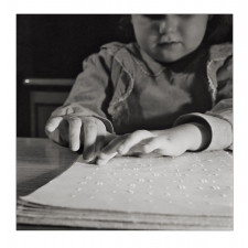 Institut départemental des Aveugles de la Seine (Ecole Braille).
L'enseignement destiné aux aveugles. L'apprentissage de la lecture en braille.