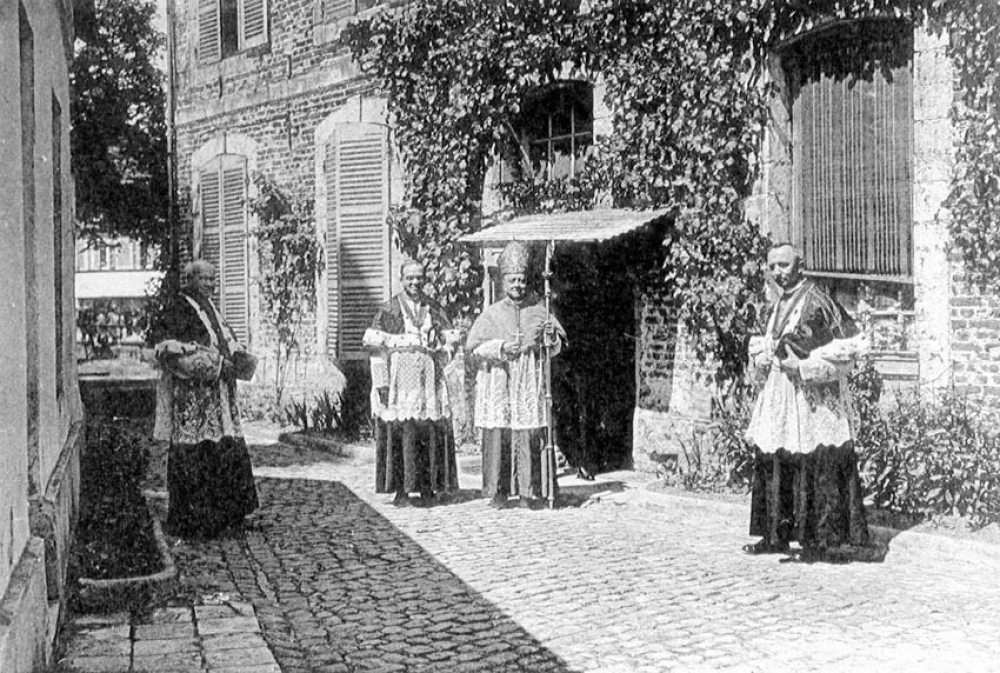 Collège Sainte-Austreberthe. Montreuil-Sur-Mer. Souvenir du Centenaire. 1828-1928.