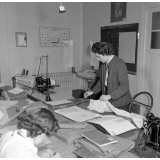 Collège d'enseignement technique pour jeunes filles. Le professeur de couture.