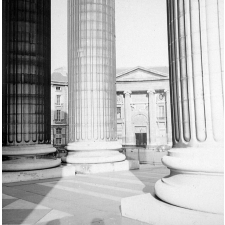 Vie étudiante à Paris : Faculté de Droit vue à travers les colonnes du Panthéon