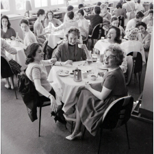 Sanatorium des étudiantes : Vence : Réfectoire : Dessert et café