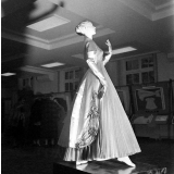Exposition IPN, Londres : une robe de soirée : Travaux d'élèves