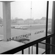 Université de Caen : Vue sur le parking et la ville