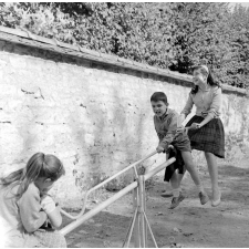 Œuvre de protection des enfants juifs : Balançoire