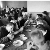 Voyage scolaire de fin d'année : Classe de garçons de Corbeil : Le Havre : Petit-déjeuner