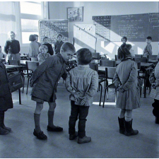 Ecole primaire. Jeu dans la classe.