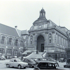 Conservatoire national des Arts et Métiers. Le bâtiment de la Galerie d'exposition des modèles.