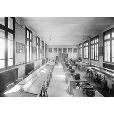 Ecole Pratique de Commerce et d'Industrie et Primaire Supérieure de Nîmes.