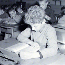 Ecole de garçons, rue Montcenis : exercice de lecture