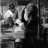 Ecole Boulle, ébénisterie : travail au ciseau à bois : la sculpture d'une moulure