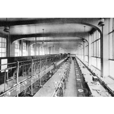 Ecole Nationale de Besançon. (Doubs). (4 sections : Horlogerie - Bijouterie. Mécanique - Electricité).