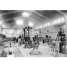 Ecole Pratique de Commerce et d'Industrie et Primaire Supérieure de Nîmes.