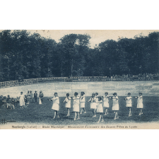 Montargis (Loiret) - Stade Municipal - Mouvement d'ensemble des Jeunes Filles du Lycée.