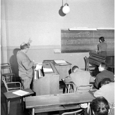 Enseignement musical : la leçon de solfège au lycée La Fontaine.