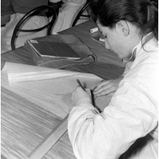 Collège d'enseignement technique pour jeunes filles. Le cours de couture. La réalisation d'un patron.