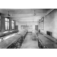 Ecole Pratique de Commerce et d'Industrie et Primaire Supérieure de Nîmes.