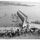 Colonie d'Erquy, œuvres laïques de la ville de Saint-Brieuc : promenade au port d'Erquy