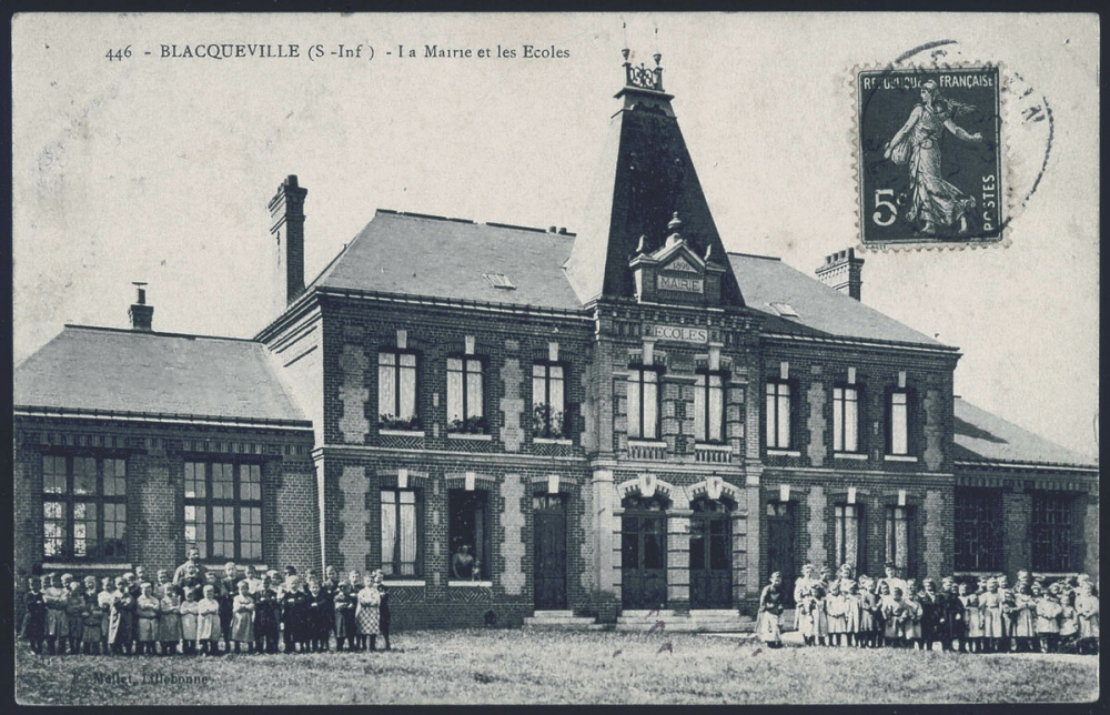 446 - Blacqueville (S.-Inf.) - La Mairie et les Ecoles.