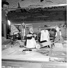 I.P.N. : exposition, Coopératives scolaires : travaux d'élèves.