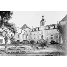 Ecole Normale d'Instituteurs des Basses-Pyrénées. Lescar. (Ancien Collège Barnabite : 17e, 18e Siècles).
