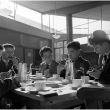 Voyage scolaire : Petit-déjeuner au réfectoire