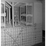 Exposition I.P.N. : inauguration officielle. La vie dans les camps de prisonniers, la reproduction d'une cellule.
