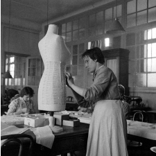 Centre d'éducation des malentendants : Classe de couture : Filles