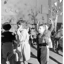Ecole maternelle à Paris : mime sur un thème musical