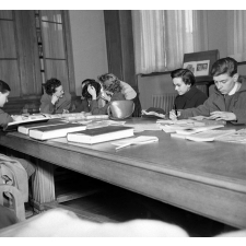 Bibliothèque des enfants à Paris : lecture