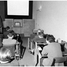 Enseignement audio-visuel. Une salle de projection.