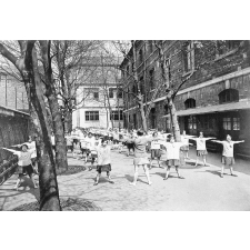 École Rachel - Fondation Léonard Rosenthal. Écoles d'Enseignement Technique gratuites - Section Féminine, 8 Rue Quinault - Paris.