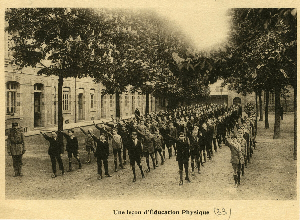 Souvenir des Noces de Diamant du Pensionnat Saint-Gilles - Moulins (Allier) Octobre 1853 - 20 Mai 1928.