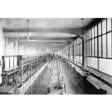 Ecole Nationale de Besançon. (Doubs). (4 sections : Horlogerie - Bijouterie. Mécanique - Electricité).