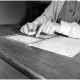 Institut départemental des Aveugles de la Seine (Ecole Braille).
 L'enseignement destiné aux aveugles. L'apprentissage de la lecture en braille.