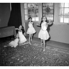 Cours d'art Martenot, château de la Guette : danse