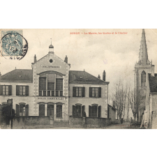 Surgy - La Mairie, les Ecoles et le Clocher.