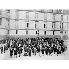 Maynières 1514. Institution St Joseph. Mesnières 1914.