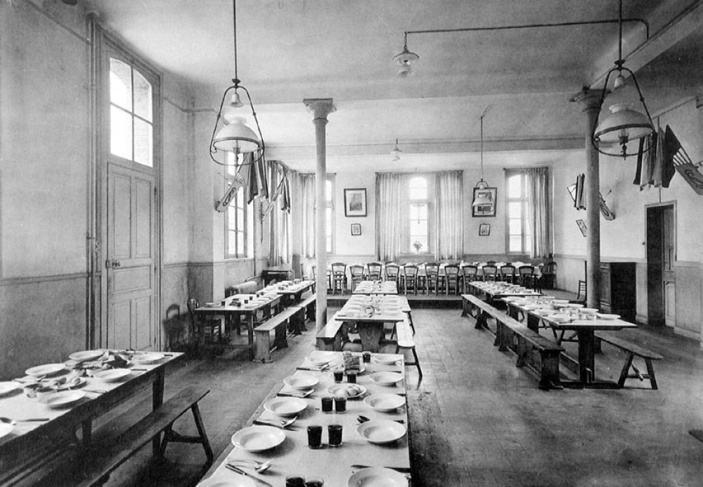 Institution du Sacré Coeur. (Ecole Louis Blanquart). Estaires.