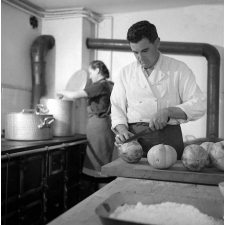 Colonie d'Erquy, œuvres laïques de la ville de Saint-Brieuc : cuisine