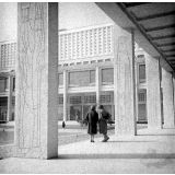 Université de Caen : La décoration des piliers de galerie