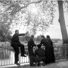 Institution publique d'éducation surveillée Saint-Maurice : La promenade dans le parc