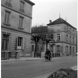 Collège-lycée d'enseignement technique. La façade principale. 