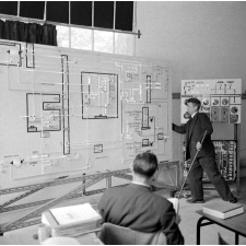 Centre d'instruction et de perfectionnement d'Air France : Test sur un tableau électronique