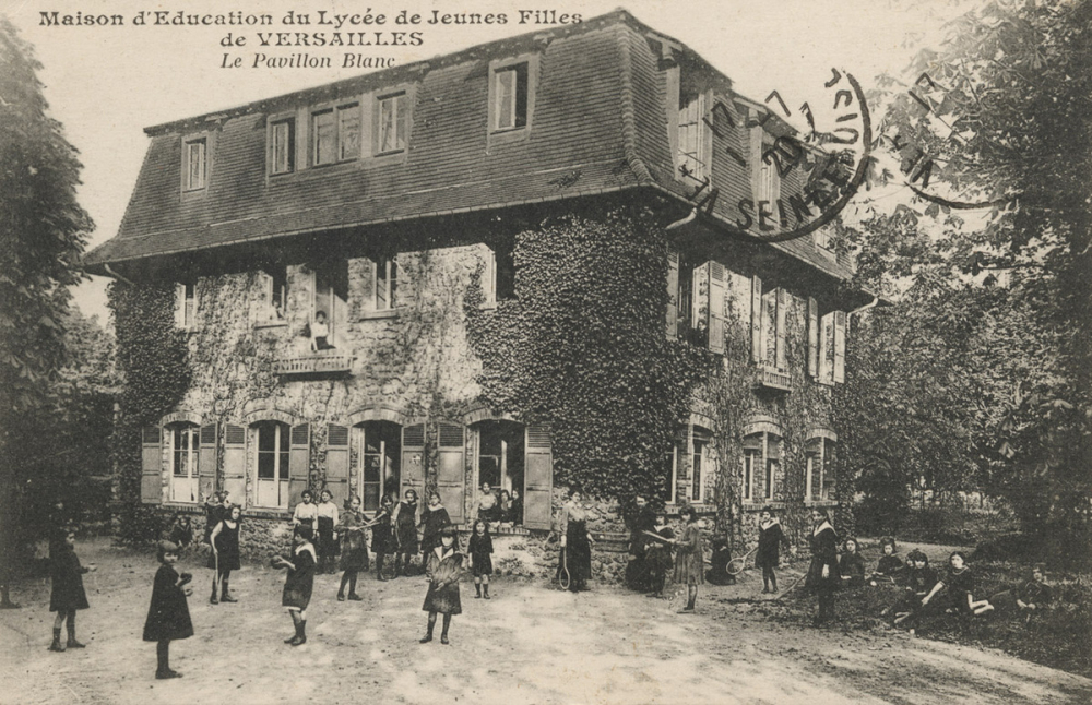 Maison d'Education du Lycée de Jeunes Filles de Versailles - Le Pavillon Blanc.
